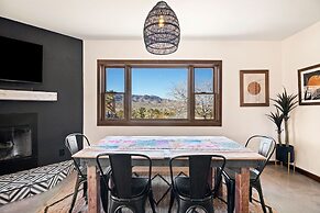 Dreamspace - Hot Tub, Fire Pit, 5 Min. To Park 2 Bedroom Home by RedAw