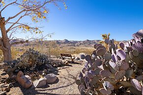 Dreamspace - Hot Tub, Fire Pit, 5 Min. To Park 2 Bedroom Home by RedAw