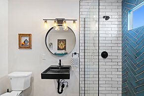 Dreamspace - Hot Tub, Fire Pit, 5 Min. To Park 2 Bedroom Home by RedAw