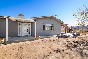 Dreamspace - Hot Tub, Fire Pit, 5 Min. To Park 2 Bedroom Home by RedAw