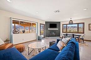 Dreamspace - Hot Tub, Fire Pit, 5 Min. To Park 2 Bedroom Home by RedAw