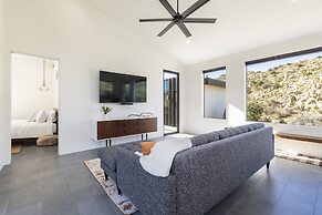 A Little Tish - Secluded Stargazers Getaway 2 Bedroom Home by RedAwnin