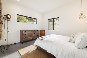 A Little Tish - Secluded Stargazers Getaway 2 Bedroom Home by RedAwnin