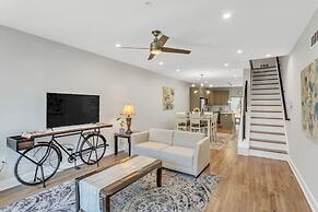 University City - Philadelphia 6 Bedroom Home by RedAwning