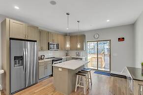 University City - Philadelphia 6 Bedroom Home by RedAwning