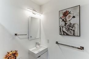 University City - Philadelphia 6 Bedroom Home by RedAwning