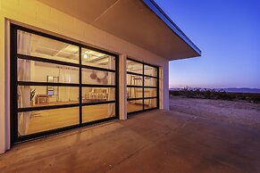 That Desert House - Hot Tub, Privacy & Desert Views! 3 Bedroom Home by