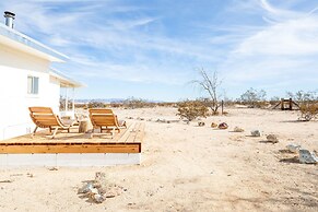 That Desert House - Hot Tub, Privacy & Desert Views! 3 Bedroom Home by