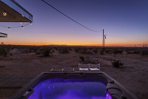 That Desert House - Hot Tub, Privacy & Desert Views! 3 Bedroom Home by
