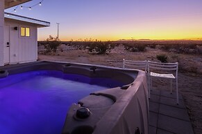 That Desert House - Hot Tub, Privacy & Desert Views! 3 Bedroom Home by