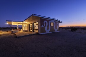 That Desert House - Hot Tub, Privacy & Desert Views! 3 Bedroom Home by