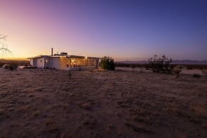 That Desert House - Hot Tub, Privacy & Desert Views! 3 Bedroom Home by