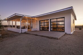That Desert House - Hot Tub, Privacy & Desert Views! 3 Bedroom Home by