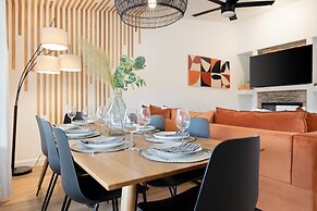 Alana House - Pool, Hot Tub, Bbq, Fire Pit + Walk To Hikes! 4 Bedroom 