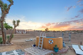 Alana House - Pool, Hot Tub, Bbq, Fire Pit + Walk To Hikes! 4 Bedroom 