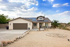 Alana House - Pool, Hot Tub, Bbq, Fire Pit + Walk To Hikes! 4 Bedroom 