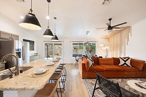 Alana House - Pool, Hot Tub, Bbq, Fire Pit + Walk To Hikes! 4 Bedroom 