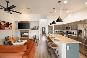 Alana House - Pool, Hot Tub, Bbq, Fire Pit + Walk To Hikes! 4 Bedroom 