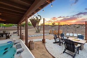 Alana House - Pool, Hot Tub, Bbq, Fire Pit + Walk To Hikes! 4 Bedroom 