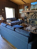 The Little Cabin That Could - Get Cozy In Big Bear 2 Bedroom Home by R