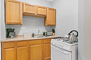 Well equipped 1BR in Chicago highlights