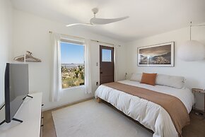 Jensen House - Incredible Desert Views 2 Bedroom Home by RedAwning