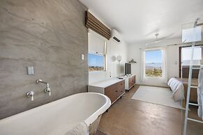 Jensen House - Incredible Desert Views 2 Bedroom Home by RedAwning