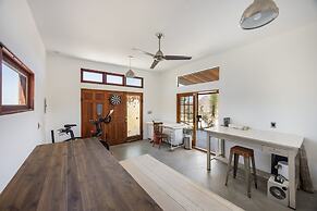 Jensen House - Incredible Desert Views 2 Bedroom Home by RedAwning