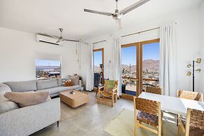 Jensen House - Incredible Desert Views 2 Bedroom Home by RedAwning