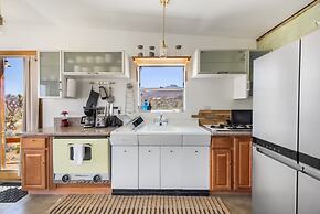 Jensen House - Incredible Desert Views 2 Bedroom Home by RedAwning