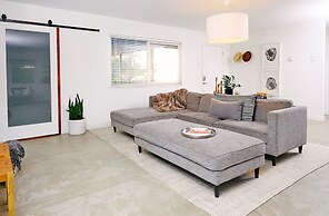 Live Centered W/ Hot Tub, Fire Pit In Joshua Tree 2 Bedroom Home by Re