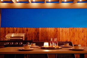 Live Centered W/ Hot Tub, Fire Pit In Joshua Tree 2 Bedroom Home by Re