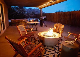 Live Centered W/ Hot Tub, Fire Pit In Joshua Tree 2 Bedroom Home by Re