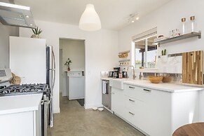 Live Centered W/ Hot Tub, Fire Pit In Joshua Tree 2 Bedroom Home by Re