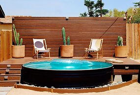 Live Centered W/ Hot Tub, Fire Pit In Joshua Tree 2 Bedroom Home by Re