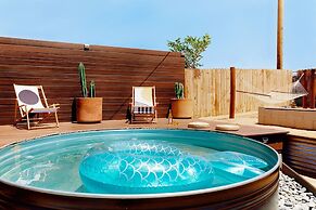 Live Centered W/ Hot Tub, Fire Pit In Joshua Tree 2 Bedroom Home by Re