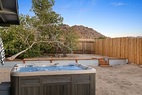 Live Centered W/ Hot Tub, Fire Pit In Joshua Tree 2 Bedroom Home by Re