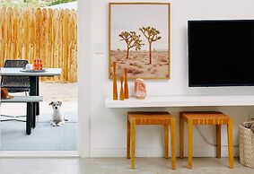 Live Centered W/ Hot Tub, Fire Pit In Joshua Tree 2 Bedroom Home by Re