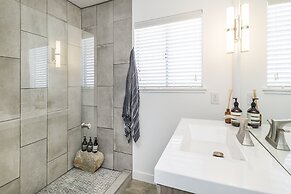 Live Centered W/ Hot Tub, Fire Pit In Joshua Tree 2 Bedroom Home by Re