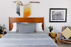 Live Centered W/ Hot Tub, Fire Pit In Joshua Tree 2 Bedroom Home by Re