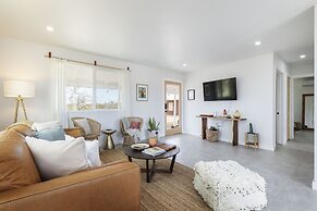 Mojave Mesa - Desert Views & Desert Style 1 Bedroom Home by RedAwning