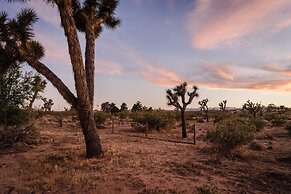 Mojave Mesa - Desert Views & Desert Style 1 Bedroom Home by RedAwning
