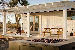 Mojave Mesa - Desert Views & Desert Style 1 Bedroom Home by RedAwning