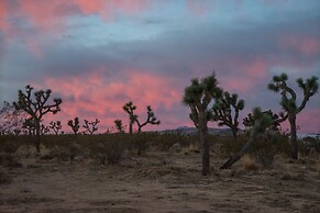 Mojave Mesa - Desert Views & Desert Style 1 Bedroom Home by RedAwning