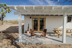 Mojave Mesa - Desert Views & Desert Style 1 Bedroom Home by RedAwning