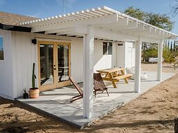 Mojave Mesa - Desert Views & Desert Style 1 Bedroom Home by RedAwning