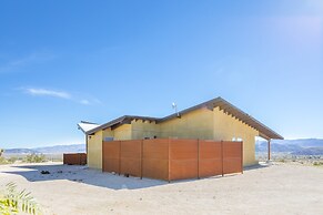 Las Alas Del Sol- A Desert Architectural Gem 2 Bedroom Home by RedAwni
