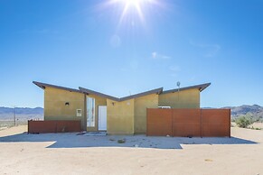 Las Alas Del Sol- A Desert Architectural Gem 2 Bedroom Home by RedAwni