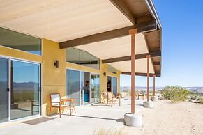 Las Alas Del Sol- A Desert Architectural Gem 2 Bedroom Home by RedAwni
