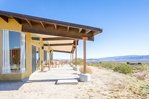 Las Alas Del Sol- A Desert Architectural Gem 2 Bedroom Home by RedAwni